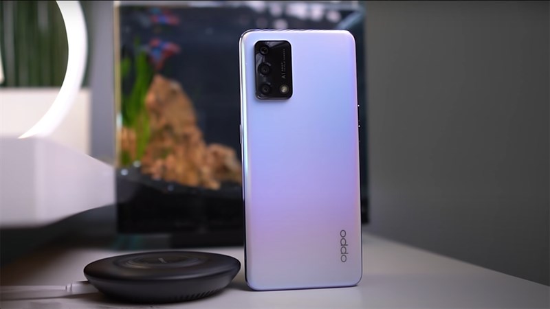 OPPO Reno6 Lite có thiết kế quen thuộc