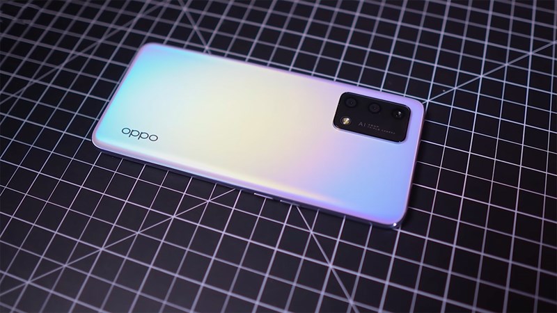 OPPO Reno6 Lite có mặt lưng nhựa chuyển sắc đẹp mắt