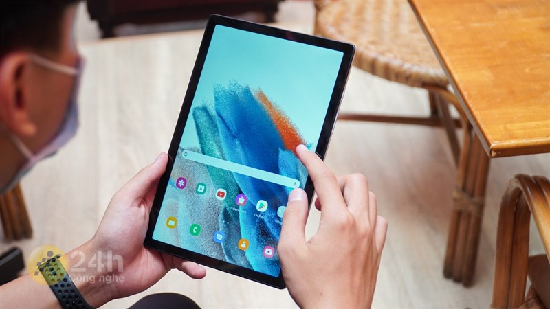 Galaxy Tab A8 (2022) được trang bị màn hình kích thước 10.5 inch độ phân giải Full HD+.