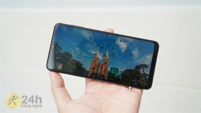 Galaxy A22 sở hữu màn hình rộng và sắc nét giúp nâng cao trải nghiệm người dùng Galaxy A22 sở hữu màn hình rộng và sắc nét giúp nâng cao trải nghiệm người dùng