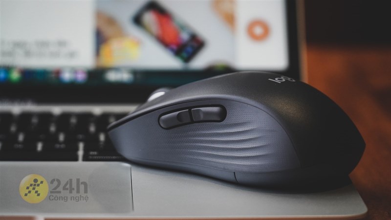 Hai nút bên hông Logitech M650L