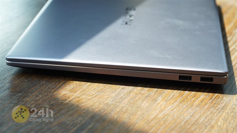 Cạnh phải của Huawei MateBook 14