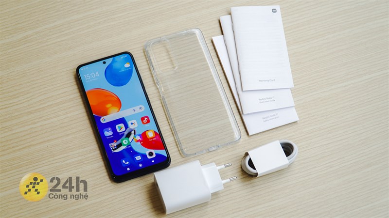 Các phụ kiện trong hộp Xiaomi Redmi Note 11.