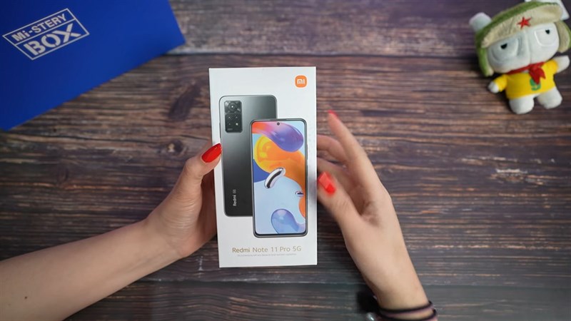 Hộp đựng của Redmi Note 11 Pro 5G. Nguồn: Cymye Midori.