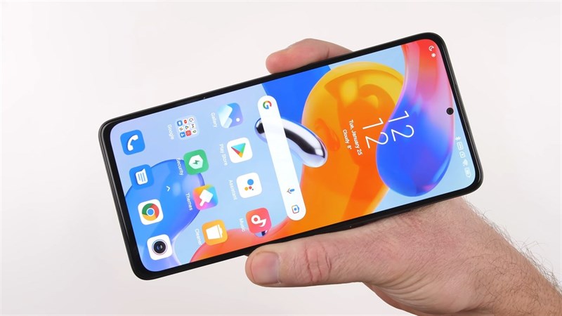 Redmi Note 11 Pro 5G sở hữu màn hình đục lỗ. Nguồn: TechNik.