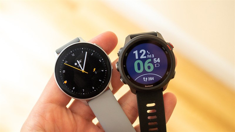 Galaxy Watch Active 2 và Garmin Forerunner 245