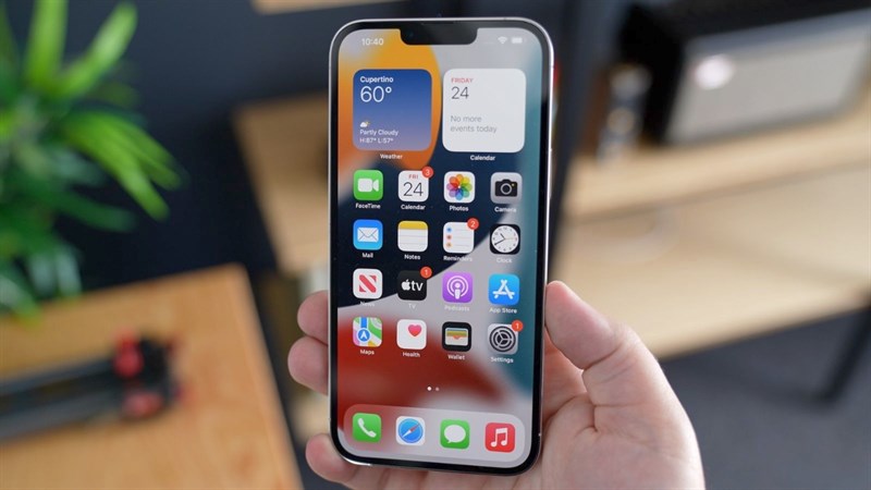 iPhone 13 iPhone 13