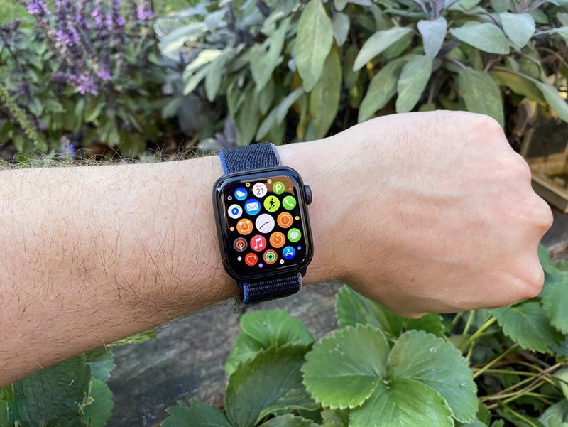 Thiết kế hiện đại trên Apple Watch SE Thiết kế hiện đại trên Apple Watch SE