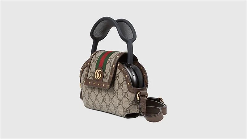 Chiếc túi đựng tai nghe AirPods Max, mang thương hiệu Gucci sang chảnh