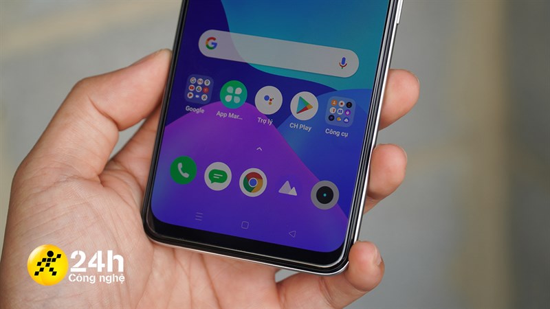 Realme 8 mang lại cảm giác cầm nắm chắc tay Realme 8 mang lại cảm giác cầm nắm chắc tay
