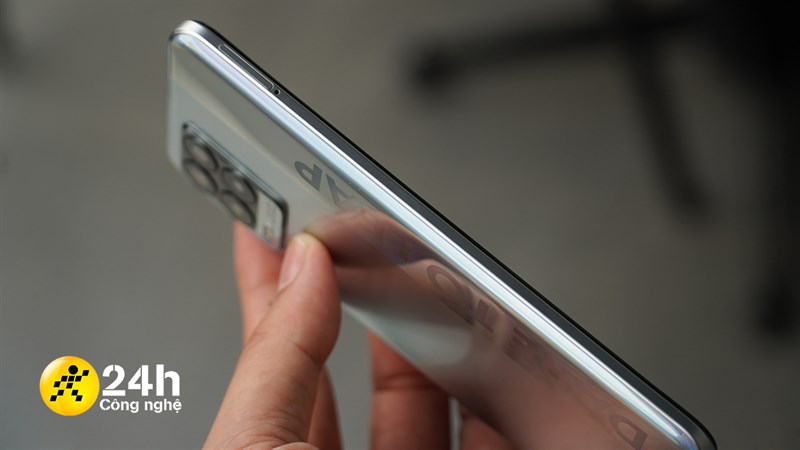 Cạnh trái của Realme 8 Cạnh trái của Realme 8