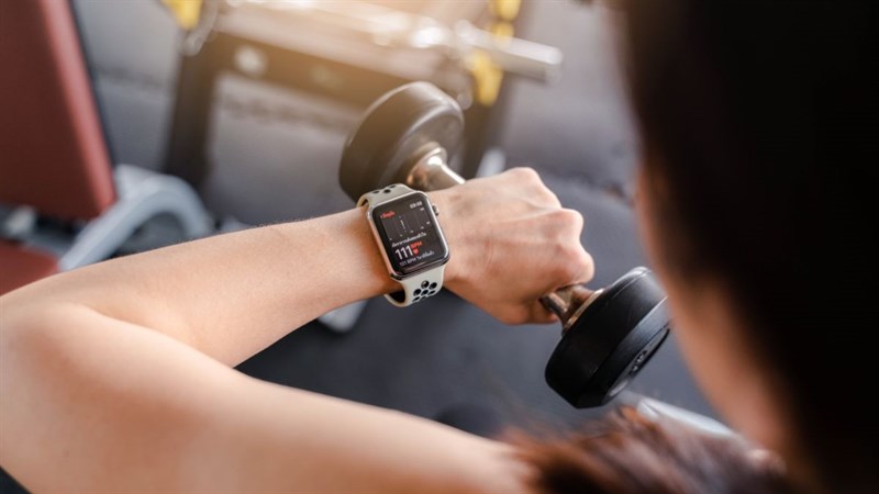Theo dõi hoạt động hàng ngày với Apple Watch Theo dõi hoạt động hàng ngày với Apple Watch