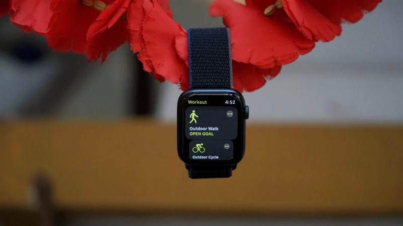 Apple Watch SE chính là chiếc đồng hồ thông minh giá tốt mà nhiều người có thể tiếp cận.