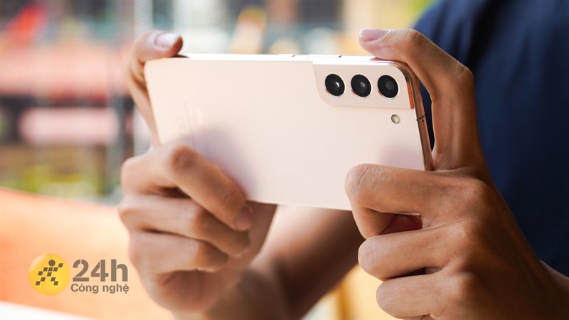 Thời lượng pin khi chơi game trên Galaxy S22 khá là ấn tượng đó nha Thời lượng pin khi chơi game trên Galaxy S22 khá là ấn tượng đó nha