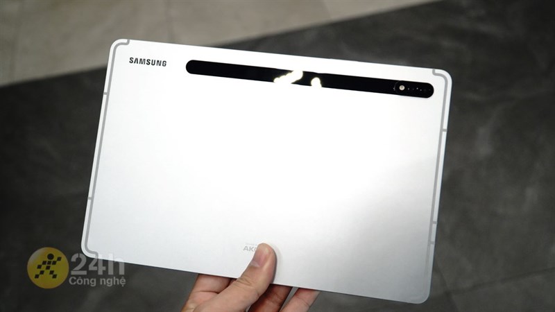 Galaxy Tab S8 có ngôn ngữ thiết kế khá tương đồng với thế hệ tiền nhiệm Galaxy Tab S8 có ngôn ngữ thiết kế khá tương đồng với thế hệ tiền nhiệm