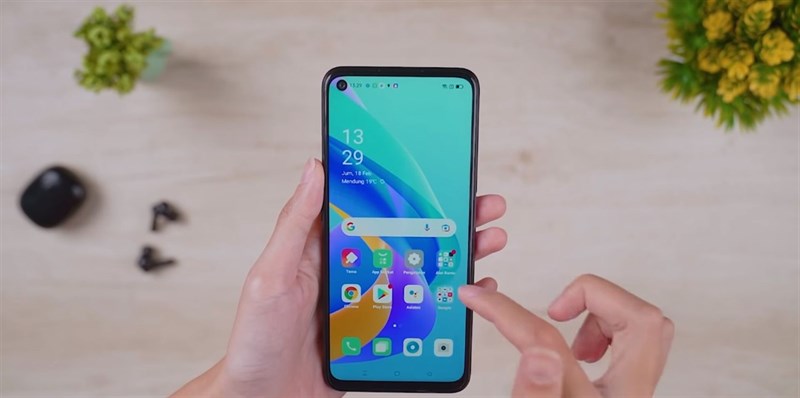 Màn hình OPPO A76 cho các thao tác vuốt, chạm mượt mà với tần số quét 90 Hz