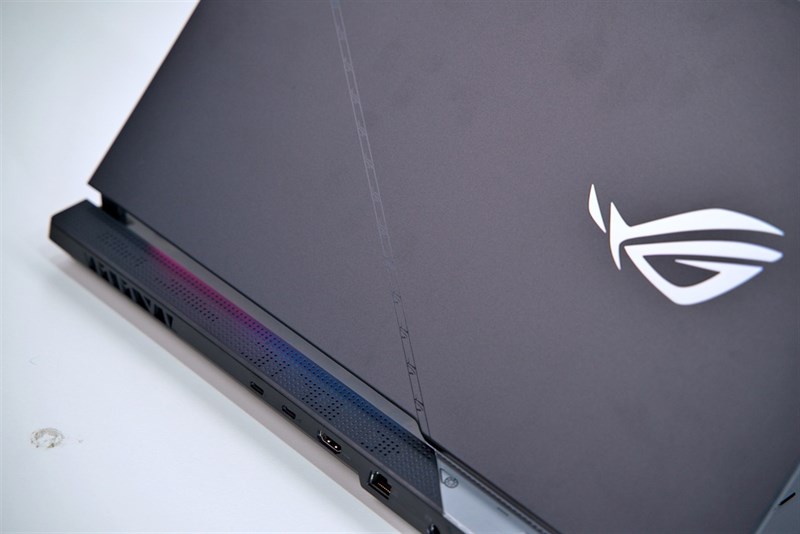 ROG Strix SCAR 17 sở hữu cấu hình gần như khủng nhất ở thời điểm hiện tại đối với một chiếc laptop gaming. Nguồn: ASUS. ROG Strix SCAR 17 sở hữu cấu hình gần như khủng nhất ở thời điểm hiện tại đối với một chiếc laptop gaming. Nguồn: ASUS.