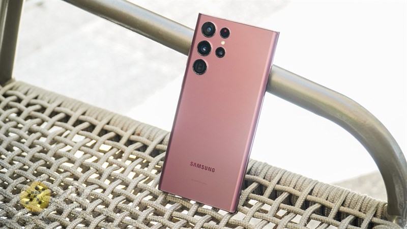S22 Ultra được trang bị một cụm 5 camera với camera chính lên tới 108 MP S22 Ultra được trang bị một cụm 5 camera với camera chính lên tới 108 MP