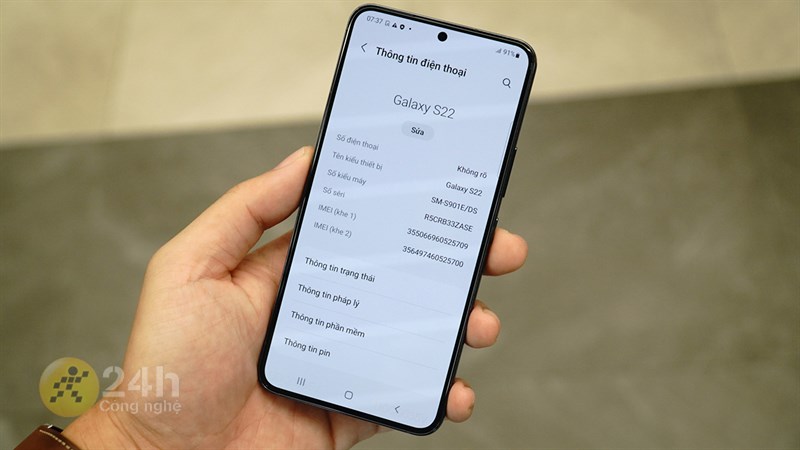 Samsung Galaxy S22 có màn hình nhỏ gọn dễ cầm nắm Samsung Galaxy S22 có màn hình nhỏ gọn dễ cầm nắm