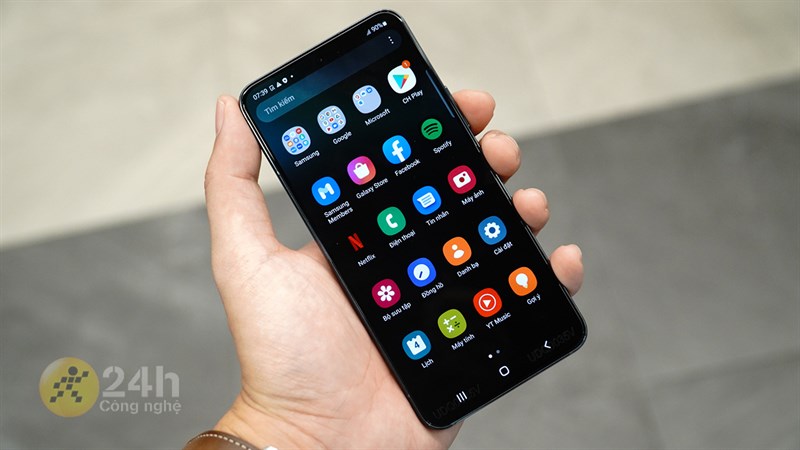 Galaxy S22 có màn hình nhỏ dễ cầm nắm và hiệu năng không thua gì S22 Ultra Galaxy S22 có màn hình nhỏ dễ cầm nắm và hiệu năng không thua gì S22 Ultra