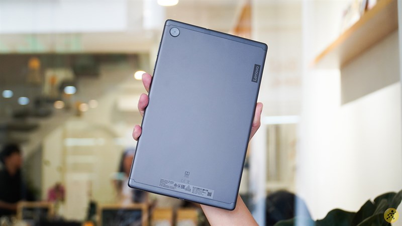 Lenovo Tab M10 có trọng lượng nhẹ và hoàn thiện chắc chắn