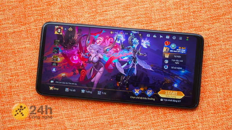 Viên pin 5.000 mAh của Redmi Note 11 Pro 4G đáp ứng tốt nhu cầu chơi game trong thời gian dài của mình.