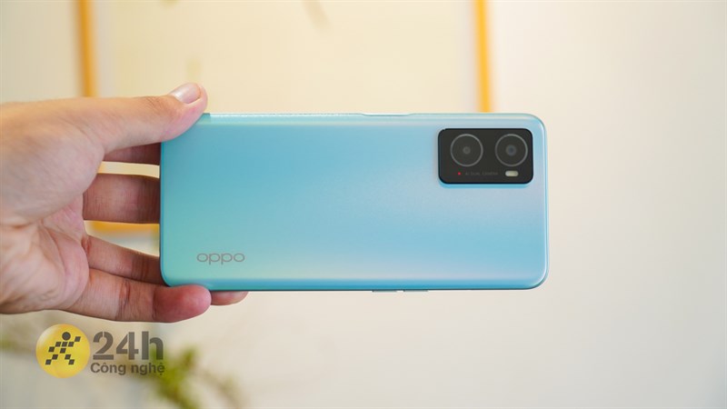 OPPO A76 được trang bị cụm hai camera sau với thông số lần lượt là 13 MP và 2 MP.