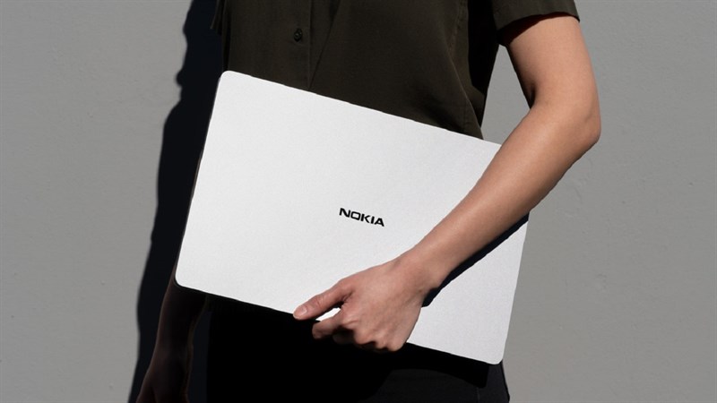 Nokia PureBook Pro 17 được gia công bằng nhựa và hợp kim nhôm với khối lượng tổng thể là 2.5 kg và dày 19.5 mm Nokia PureBook Pro 17 được gia công bằng nhựa và hợp kim nhôm với khối lượng tổng thể là 2.5 kg và dày 19.5 mm