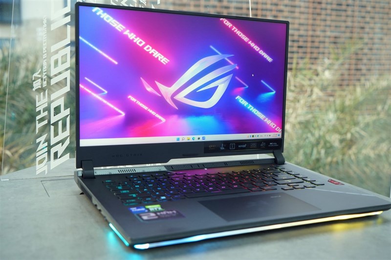 Strix SCAR 15 là một chiếc laptop gaming mang đến cho người dùng một thời lượng pin khá tốt. Nguồn: ASUS.