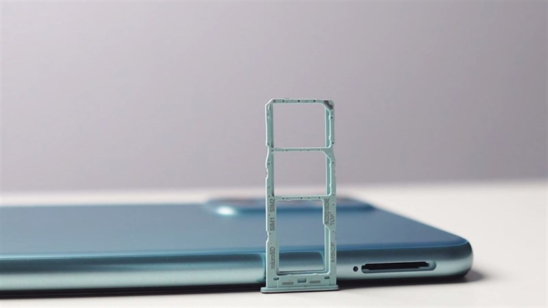 Cạnh trái của Galaxy F23 5G Cạnh trái của Galaxy F23 5G