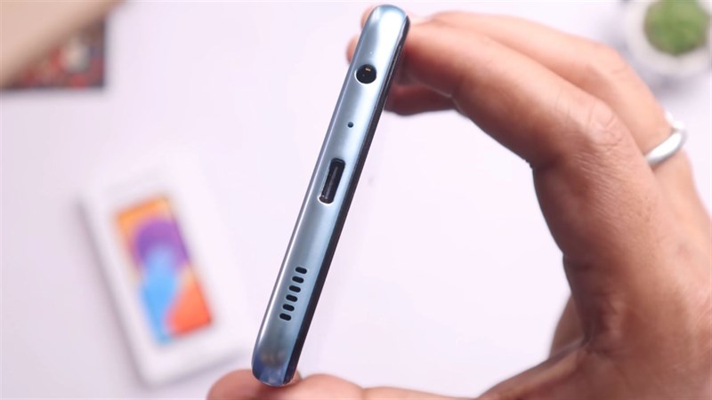 Cạnh đáy của Galaxy F23 5G Cạnh đáy của Galaxy F23 5G