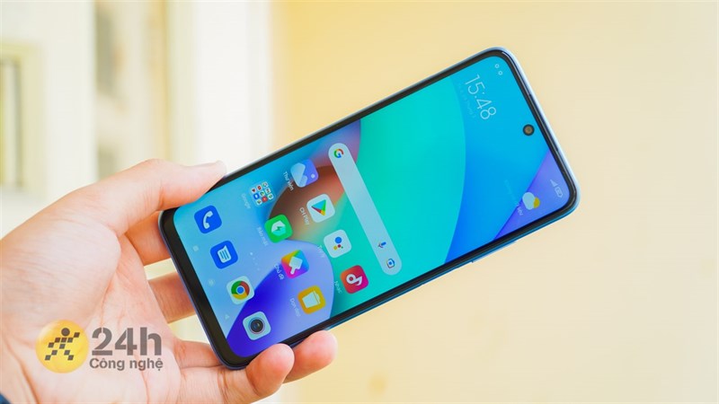 Redmi 10 mang lại cảm giác cầm nắm trên tay thoải mái với các góc và các cạnh được bo cong mềm mại. Redmi 10 mang lại cảm giác cầm nắm trên tay thoải mái với các góc và các cạnh được bo cong mềm mại.