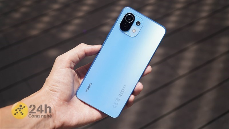 Mặt lưng với thiết kế bắt mắt của Xiaomi Mi 11 Lite Mặt lưng với thiết kế bắt mắt của Xiaomi Mi 11 Lite