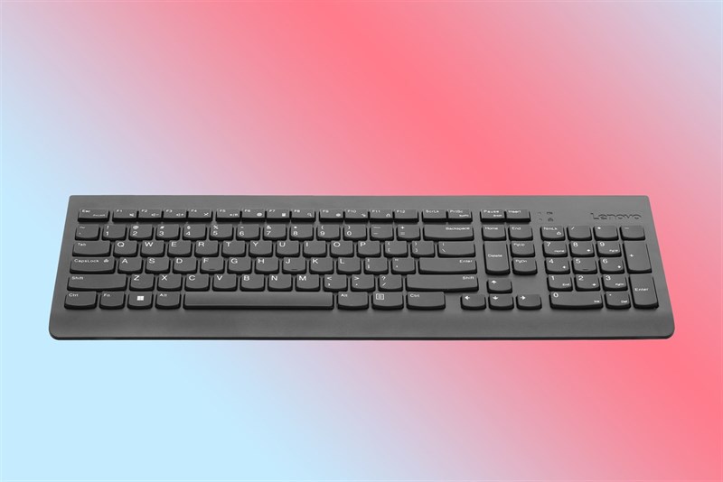 Đi kèm với Lenovo IdeaCentre AIO 3 24ITL6 là bộ bàn phím không dây tiện lợi