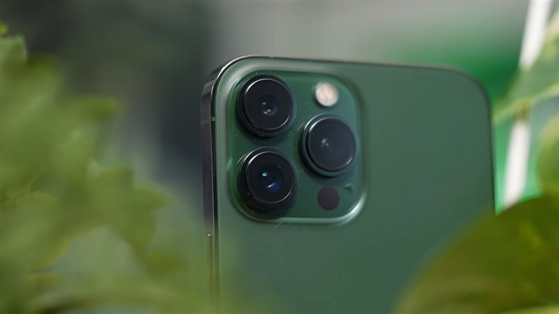 Ngắm nhìn iPhone 13 Pro phiên bản màu xanh lá