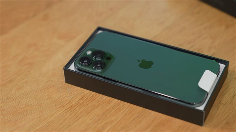 Mở hộp iPhone 13 Pro thôi nào!