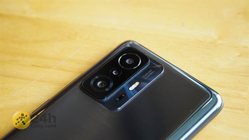 Xiaomi 11T Pro có cụm camera sau khá hầm hố Xiaomi 11T Pro có cụm camera sau khá hầm hố