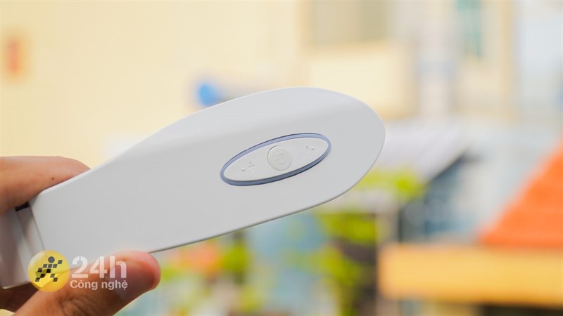 Cụm phím điều khiển mức độ rung có dải đèn trang trí bao quanh làm tăng tính thời trang Cụm phím điều khiển mức độ rung có dải đèn trang trí bao quanh làm tăng tính thời trang