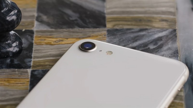 iPhone SE (2022) iPhone SE (2022)
