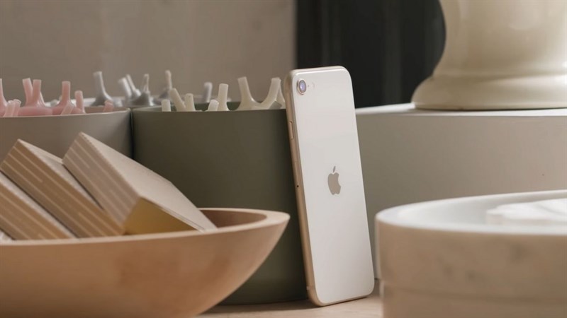 iPhone SE (2022) iPhone SE (2022)