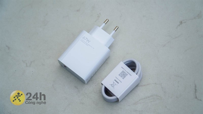 Xiaomi 12 được trang bị viên pin 4.600 mAh cùng sạc nhanh 67 W