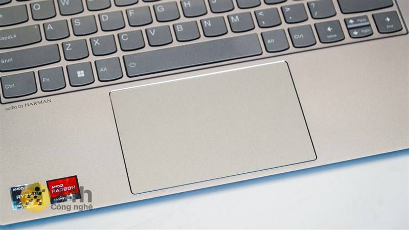 ThinkBook 14p Gen 2 ACH được trang bị trackpad rộng, cảm giác di mượt mà và thoải mái.