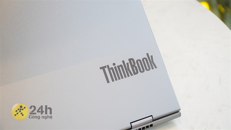 ThinkBook 14p Gen 2 ACH được thiết kế với những đường cắt rất bén tay, mang đến cho mình những trải nghiệm góc cạnh khi cầm máy trên tay.