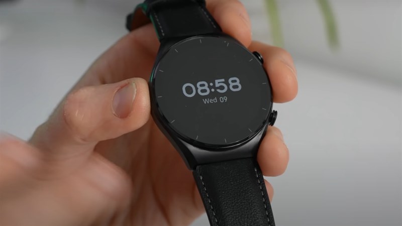 Mặt đồng hồ hình tròn toát lên một vẻ cổ điển của Xiaomi Watch S1