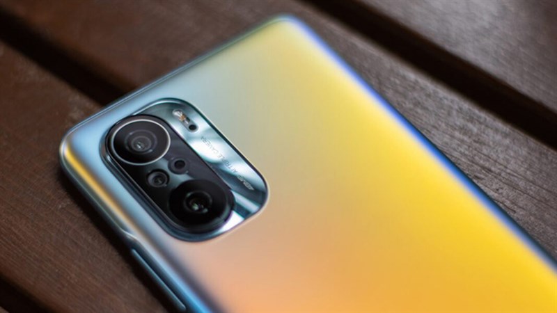 Redmi K40 có thiết kế cuốn hút với mặt lưng gradient Redmi K40 có thiết kế cuốn hút với mặt lưng gradient