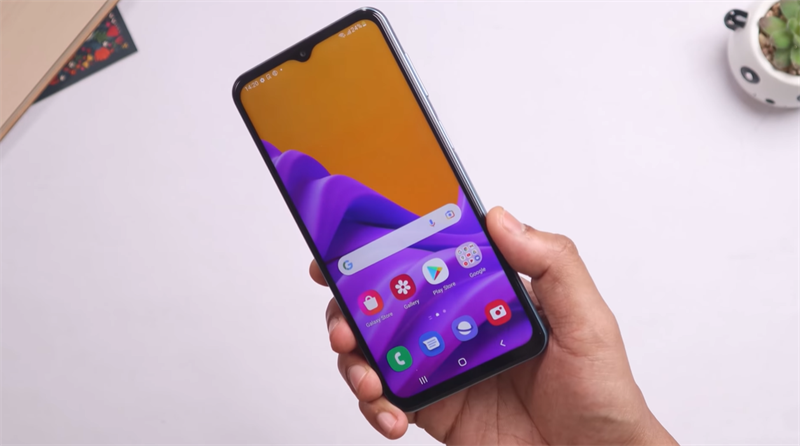 Với con chip Snapdragon 870, Galaxy F24 hứa hẹn sẽ mang đến một hiệu năng rất ấn tượng (ảnh minh hoạ: Galaxy F23 5G). Nguồn: Tech in Kannada. Với con chip Snapdragon 870, Galaxy F24 hứa hẹn sẽ mang đến một hiệu năng rất ấn tượng (ảnh minh hoạ: Galaxy F23 5G). Nguồn: Tech in Kannada.