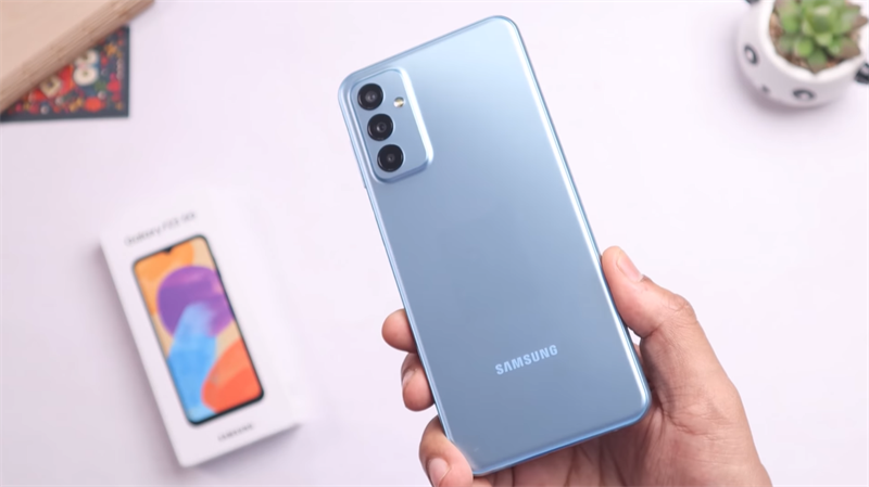 Galaxy F24 có thể sẽ sở hữu kích thước nhỏ hơn một chút so với phiên bản tiền nhiệm (ảnh minh hoạ: Galaxy F23 5G). Nguồn: Tech in Kannada. Galaxy F24 có thể sẽ sở hữu kích thước nhỏ hơn một chút so với phiên bản tiền nhiệm (ảnh minh hoạ: Galaxy F23 5G). Nguồn: Tech in Kannada.