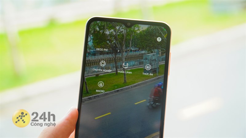 Trên tay Galaxy A13: Thiết kế trẻ trung, giá 4.69 triệu, pin lớn Trên tay Galaxy A13: Thiết kế trẻ trung, giá 4.69 triệu, pin lớn