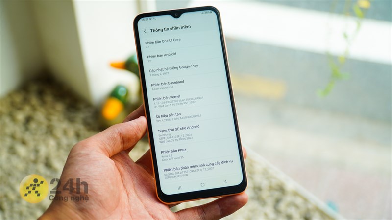 Trên tay Galaxy A13: Thiết kế trẻ trung, giá 4.69 triệu, pin lớn Trên tay Galaxy A13: Thiết kế trẻ trung, giá 4.69 triệu, pin lớn