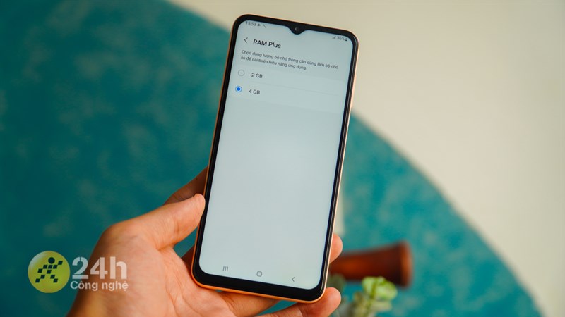 Trên tay Galaxy A13: Thiết kế trẻ trung, giá 4.69 triệu, pin lớn Trên tay Galaxy A13: Thiết kế trẻ trung, giá 4.69 triệu, pin lớn